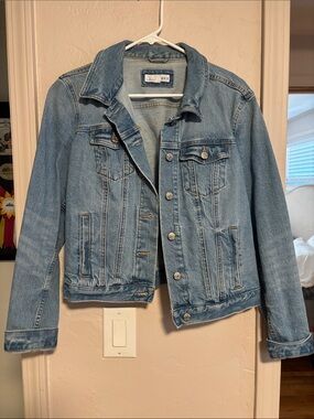Light Wash Denim Jacket - Casual Women’s Jean Jacket